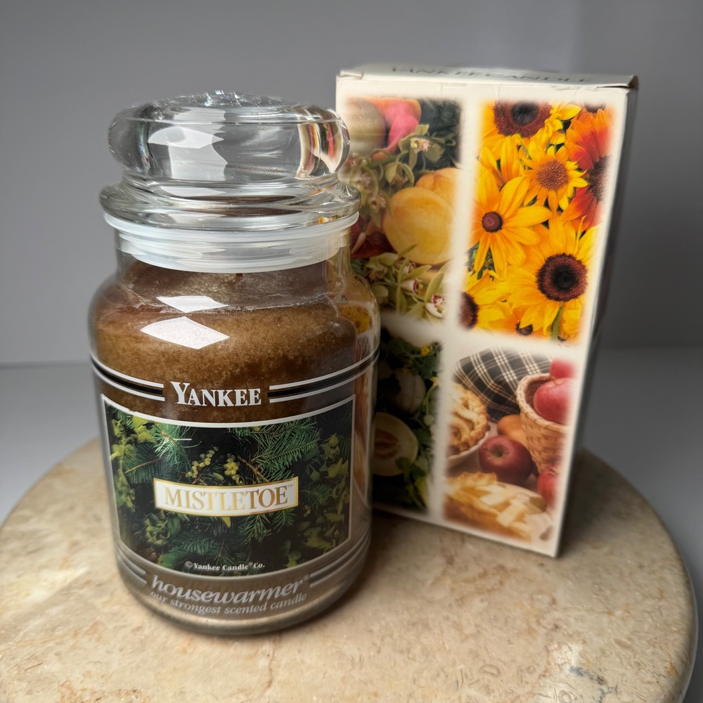 Yankee Candle Mistletoe Housewarmer 22 oz Holiday Scented Jar Candle New + Box